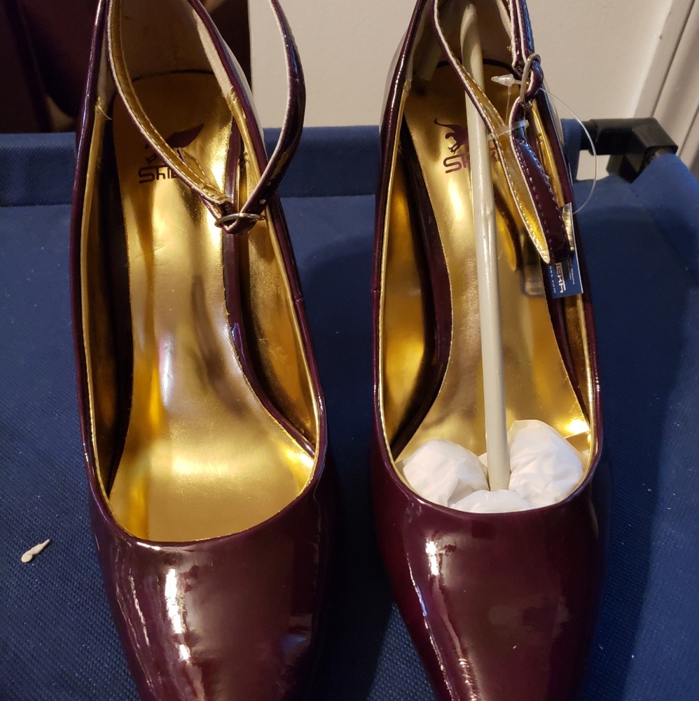 Pumps - Picture 2 of 3